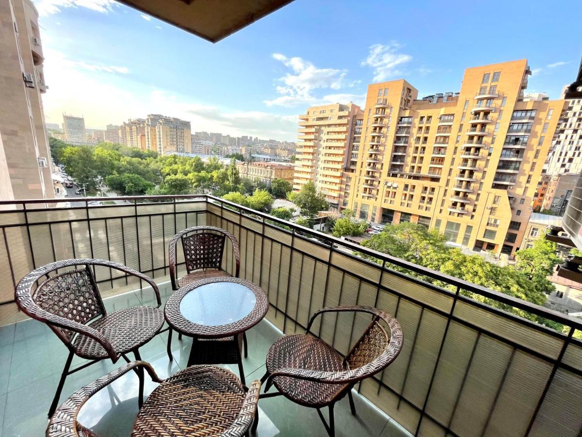 Apartments Emili 耶烈万 外观 照片