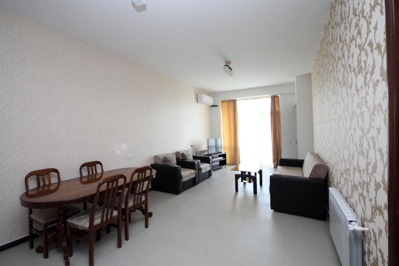 Apartments Emili 耶烈万 外观 照片