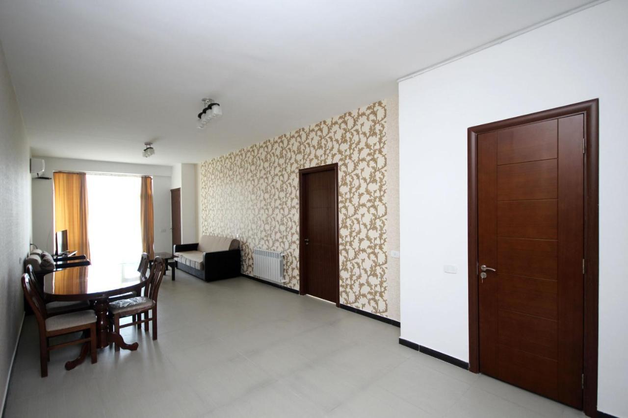 Apartments Emili 耶烈万 外观 照片