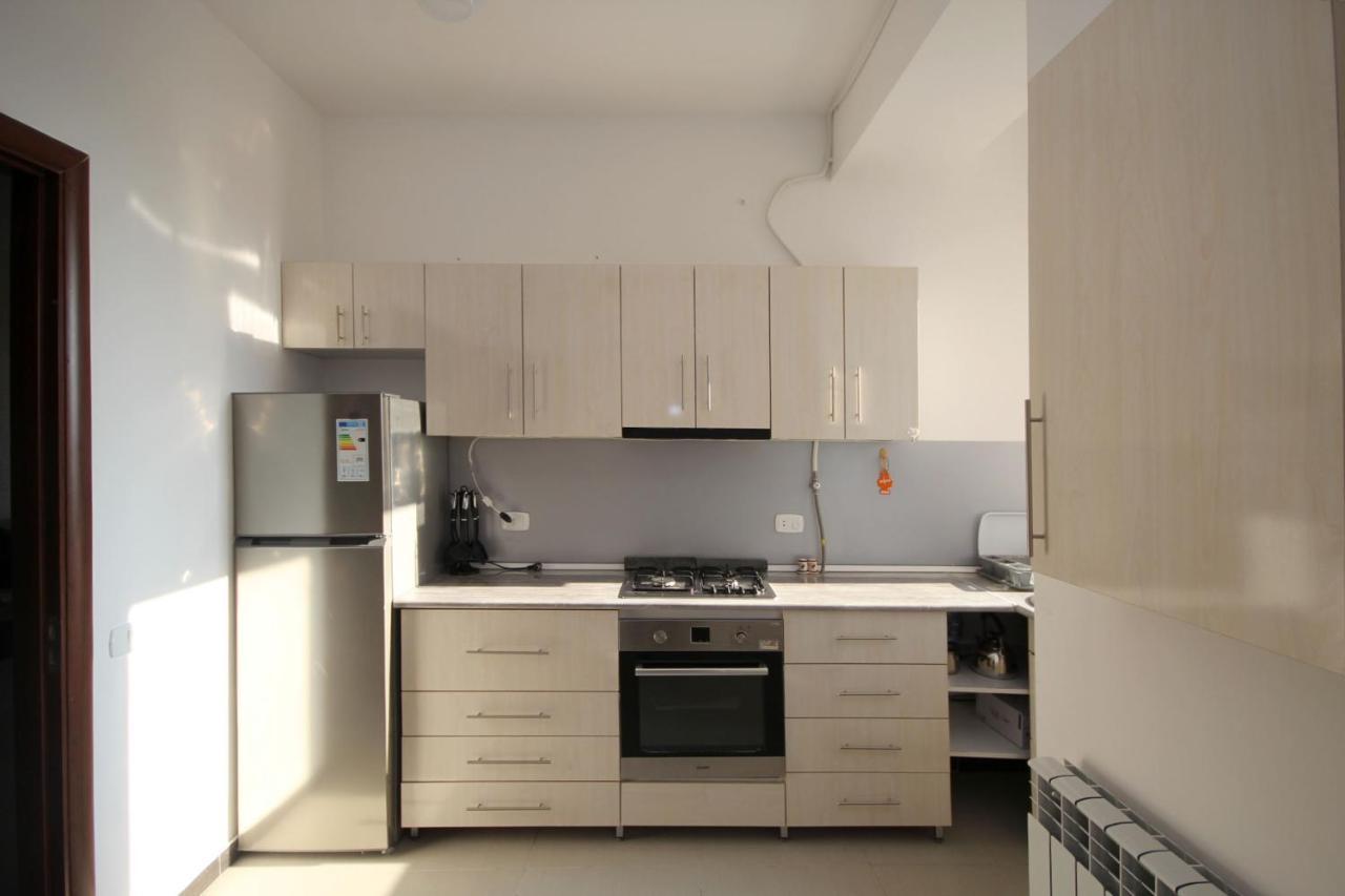 Apartments Emili 耶烈万 外观 照片