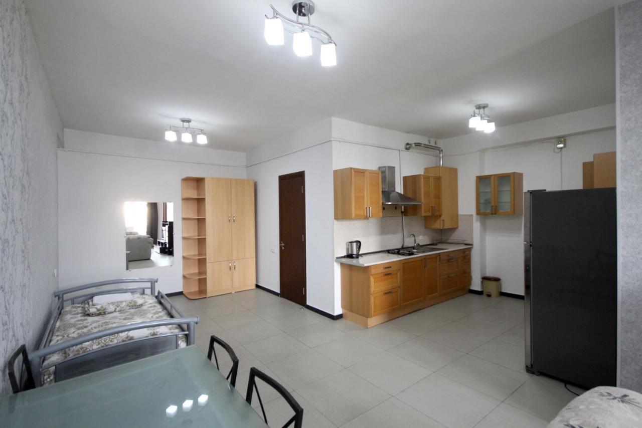 Apartments Emili 耶烈万 外观 照片