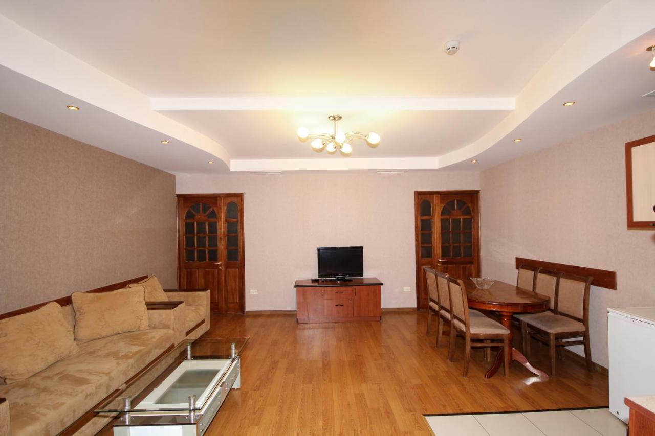 Apartments Emili 耶烈万 外观 照片